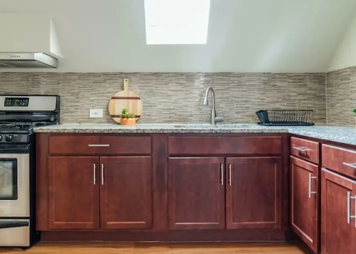 Apartment Spacious 2br Near Airport - Charming Dunning