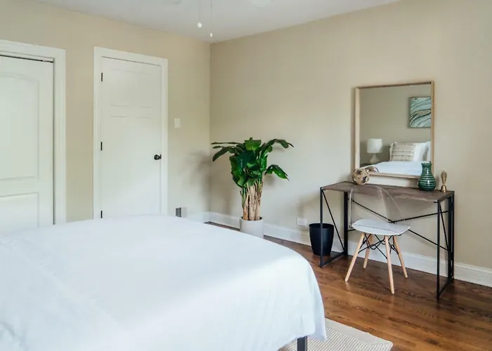 Apartment Spacious 2br Near Airport - Charming Dunning