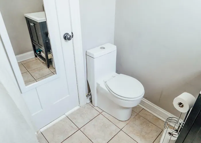 Apartment Spacious 2br Near Airport - Charming Dunning