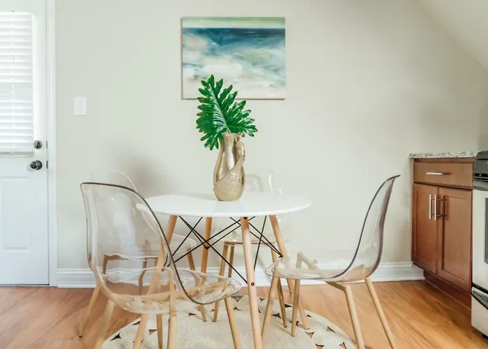 Apartment Spacious 2br Near Airport - Charming Dunning