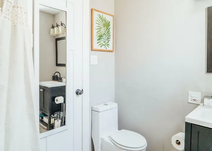 Apartment Spacious 2br Near Airport - Charming